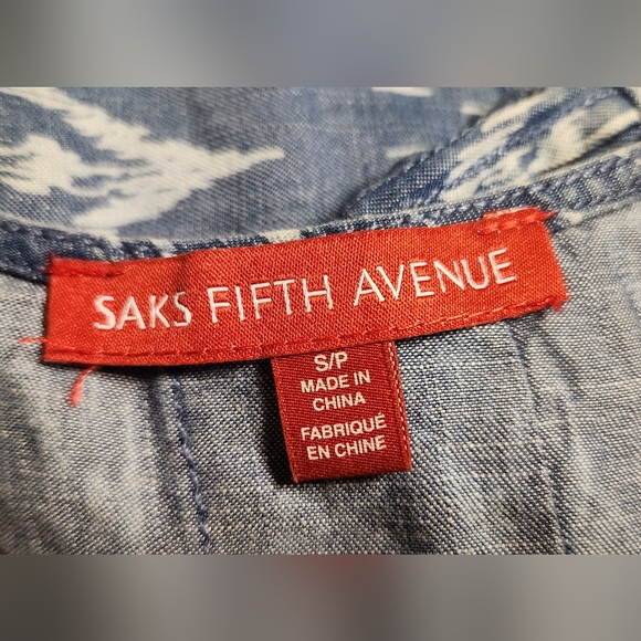 SAKS FIFTH AVENUE Pretty Printed Blue Chambray Short Sleeve Top EUC - Picture 5 of 6